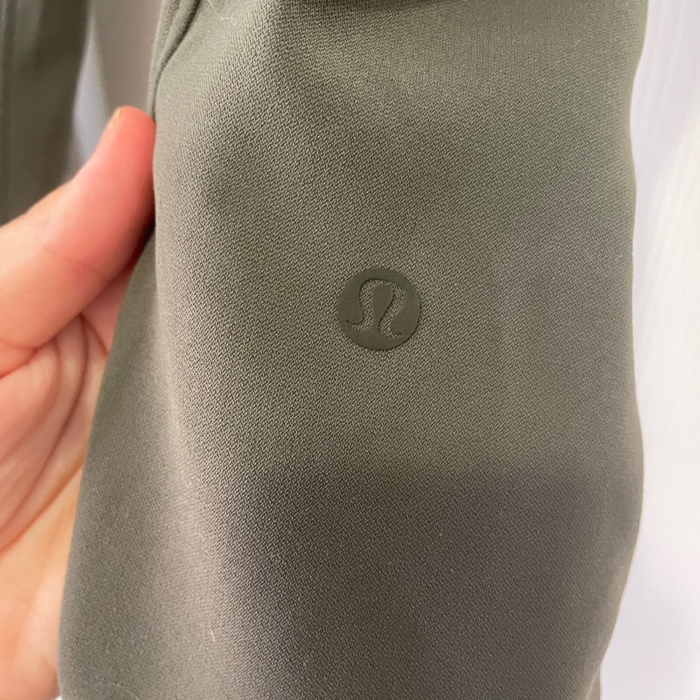 Lululemon Dark Olive Green Capri Pants size 8